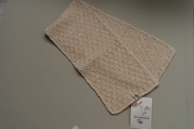 Dasje-baby-ecru-15x75 cm-gebreid-handgemaakt-( Sweet baby Bedstraw)
