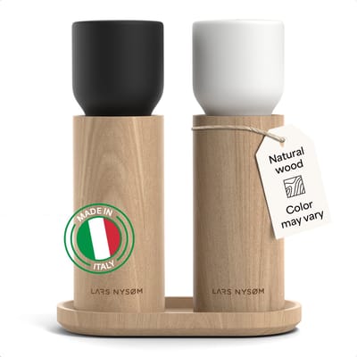 LARS NYSØM LARS NYSØM houten peper- en zoutmolenset met dienblad – Handmatige molens met verstelbare keramische maalwerken – Elegante beukenhouten set voor keuken of tafel (Carbon Black/Pure White)
