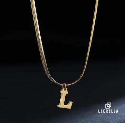Leerella Alfabet Slang Ketting | L | Goudkleurige Gepersonaliseerde Ketting van Hoogwaardig RVS met Initialen | Elegant en Tijdloos Sieraad voor Dames | Moederdag, Valentijnsdag en Verjaardag Cadeau 41+5 cm