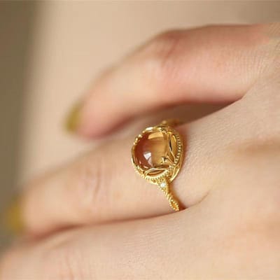 Huitan Bagues Esthétiques pour Femmes avec Opale Jaune d'Imitation Mariage Fête Tempérament Élégant Accessoires pour Dames Cadeau Bijoux de Mode 10 beige