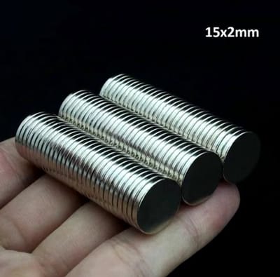 TLVX 30 stuks Ronde en Sterke Magneten 15x2mm / Platte magneten / Zinaps / Ultra Dunne Magneet / Neodymium magneten / Magneetjes Deur / Kastdeuren / Koelkast / Whiteboard / School / Leren / Schoolbord / Papier vastzetten / Magnetische werking