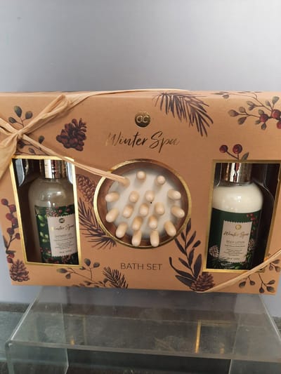 winter spa set - geschenk set douche gel - body lotion - massage borstel - geur verse dennen en winter bessen