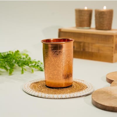Dailygoods- Koperen Beker - Handgemaakt - Bloempatroon - 300 ml - Zware Uitvoering - Ayurveda Voordelen - 90 gram - Drinkbeker