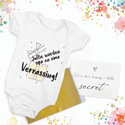 Hospitrix Baby Rompertje met Tekst Verrassing! Jullie worden opa en oma | Korte Mouw | Cadeau voor Zwangerschap | Bekendmaking | Aankondiging Baby | Aanstaande Moeder | Moederdag