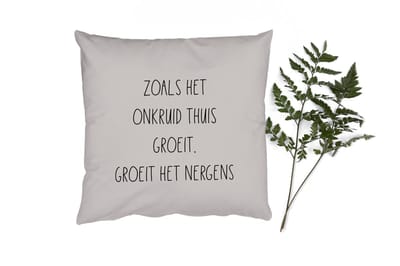 Sierkussens - Kussentjes Woonkamer - 50x50 cm - Zoals het onkruid thuis groeit, groeit het nergens - Tuinieren - Quotes - Tekst