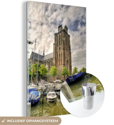 ® Glasschilderij 120x180 cm - Schilderij acrylglas - Kerk - Boten - Nederland - Foto op glas - Muurdecoratie woonkamer - Wanddecoratie slaapkamer - Schilderijen