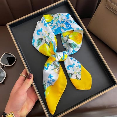 Dames Vierkante Sjaal Mode Bloemenprint Imitatie Zijde Haarbanden Neckerchief Bandana Kleine Sjaal Wrap 70cm Vierkant 70x70cm white