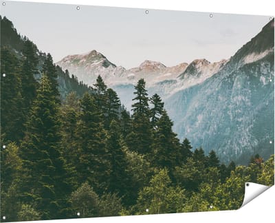Gards Tuinposter Bos met Bomen in de Bergen - 180x120 cm - Tuindoek - Tuindecoratie - Wanddecoratie buiten - Tuinschilderij