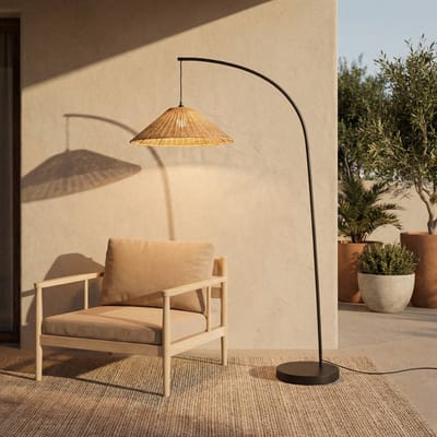 Lucande buiten vloerlamp Taniola, conisch, rotan, 195 cm, IP44