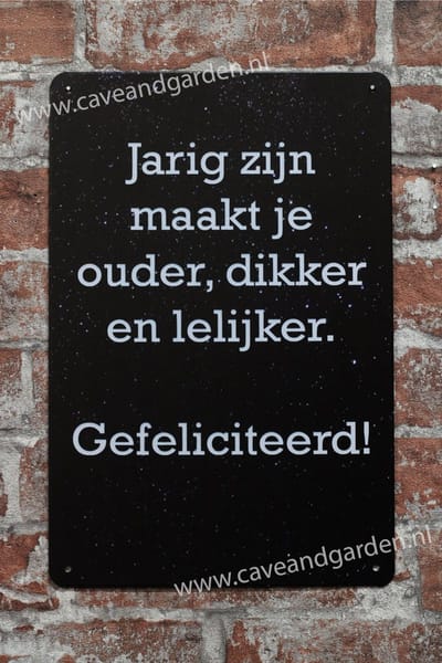 Wandbord - Jarig zijn - Metalen wandbord - Mancave - Mancave decoratie - Metalen borden - Metal sign - Bar decoratie - Tekst bord - Wandborden – Bar - Wand Decoratie - Metalen bord - UV bestendig -