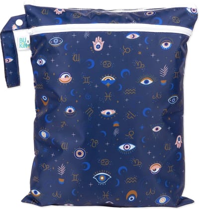 Bumkins Wet Dry Bag - Waterdichte Wetbag met 2 Vakken voor Nat en Droog - Voor Wasbare Luiers, Zwemkleding en Sportkleding - Ophanglus met Drukknoop - Machinewasbaar - Past ca. 8 Luiers - Evil Eye Boze Oog - Blauw - 32 x 40 cm