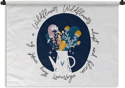 Wandkleed - Wanddoek - Spreuken - Quotes - Wildflowers adapt and bloom wherever they want, be a Wildflower - 120x90 cm - Wandtapijt