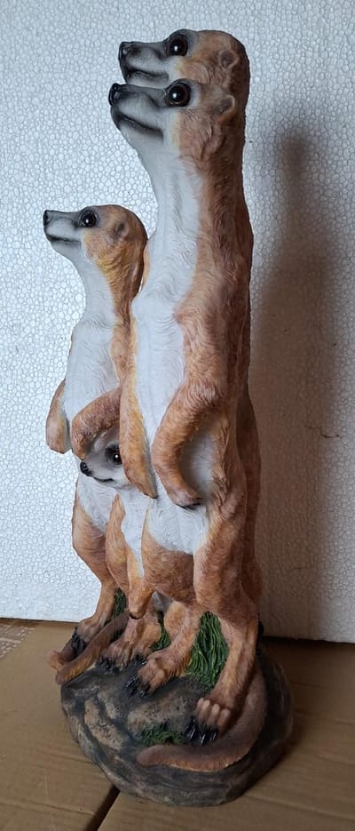 Stokstaartjes Beeld – Polystone – 51 cm Hoog – Decoratiebeeld van 3 Stokstaartjes
