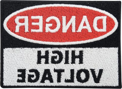 Finally Home Danger High Voltage patch om op te strijken, let op hoogstroompatches, gevaar strijkpatches, waarschuwing, strijkplaatje, stroompatch
