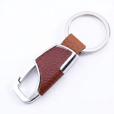 Bruine sleutelhanger voor auto sleutels met metalen clip – sleutelhanger voor heren – bruin leren look keychain met zilverkleurige ring en stevige karabijnsluiting voor autosleutel