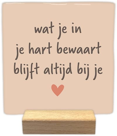 Wat je in je hart bewaart blijft altijd bij je - Keramische decoratie tegel met tekst