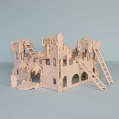 Houten speelgoed Burcht. Voor kinderen vanaf 3 jaar. Gemaakt in Nederland door Lovelties! Een heerlijk speelhuis voor urenlang speelplezier. CE gecertificeerd.