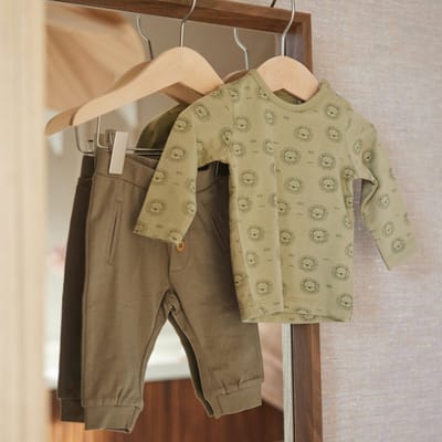 Dirkje jongens longsleeve organic cotton Faded green - NOOS BOYS 2024
