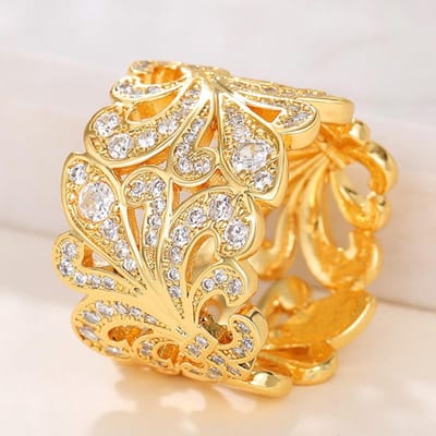 Huitan Nieuwe Prachtige Damesringen Esthetisch Uitgehold Patroon met Sprankelende CZ Luxe Trendy Bruiloft Feest Dames Sieraden 8 beige