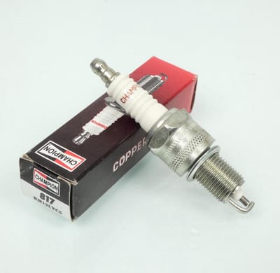Bougie d'allumage Champion RN13LYC / CCH817 pour auto moto Neuf