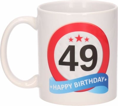 Beallatio Decorations - 49 jaar Verjaardag koffiemok - cadeau beker - stopbord print met happy birthday - 300 ml - keramiek - wit