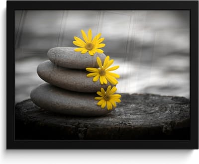Poster in lijst - Fotolijst 40x30 cm - Posters - Zen stenen - Bloemen - Geel - Natuur - Posterlijst zwart - Wanddecoratie badkamer - Muurdecoratie WC - Decoratieve accessoires - Toilet muur decoratie