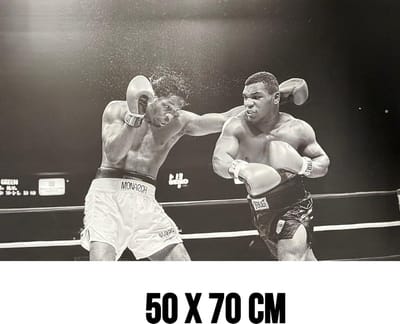 Allernieuwste.nl® Canvas Schilderij Mike Tyson vs Mitch Green – 50 x 70 cm - Zwart Wit - Boksen Wanddecoratie – Muurdecoratie