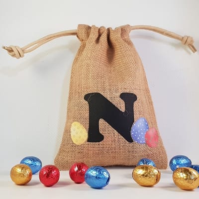 Paaszakje - letter N - pasen, paaseitjes, paaseizakje, cadeautje, feestdag, paashaas, paaseieren, verpakken