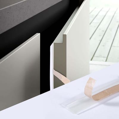 Zelfklevende Rubber Sealing Tape voor Kasten en Deuren - Bescherming tegen Stof en Insecten, Transparant en Duurzaam, Ideaal voor Kledingkasten en Opbergmeubels