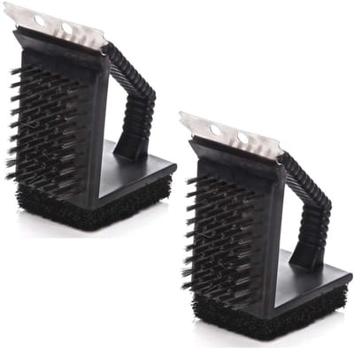 Daity BBQ-borstel – Driehoekige borstel voor het reinigen van grillroosters – BBQ-reiniger met schraper – 2-pack – Alles-in-één: messing borstelharen, schraper en spons – Veilig & efficiënt – Specifiek ontworpen voor het reinigen van grillroosters