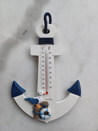 Houten anker met thermometer, 23 x 16 cm wit en blauw met lus om op te hangen