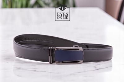 Zwarte lederen riem zonder gaatjes met automatische gesp voor heren ( model L132 )
