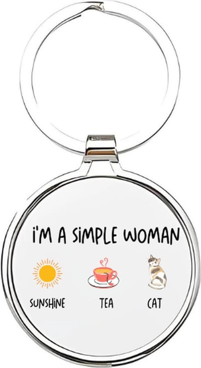 Akyol - im a simple woman Sleutelhanger - Vriendin - vrouw - vrouwen - vriendin - woman - meisje - mevrouw - dame - simple woman - 4 x 7,5 CM