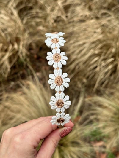 Diadeem - Meisjes diadeem - Haarband madelief wit met brons - Meisjes haarband - Haarbandjes - Haaraccessoires - Haaraccessoires voor meisjes - Handmade - Gouden diadeem - Bruiloft - Haaraccessoires Bruiloft - Cadeautje -