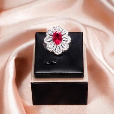 Rode Korund Ring Goud Schattige Bloem Niche Ring Briljante Kleur Schat High End Lichte Luxe Bloem Ring brown