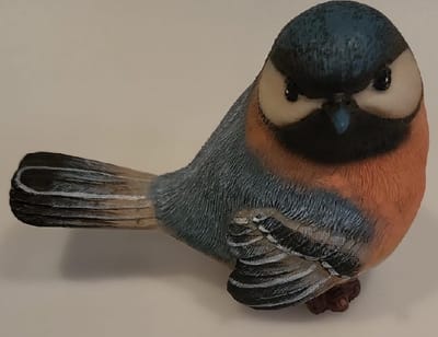 Een leuke vogel 11 x 8cm als decoratie in je huis, serre of tuinkamer. Een mooie koolmees in de kleuren blauw en oranje. Erg leuk om te kopen voor jezelf of te geven als cadeau.