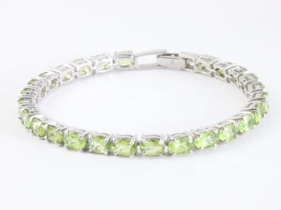 Zilveren tennisarmband met peridoot - lengte 17 cm