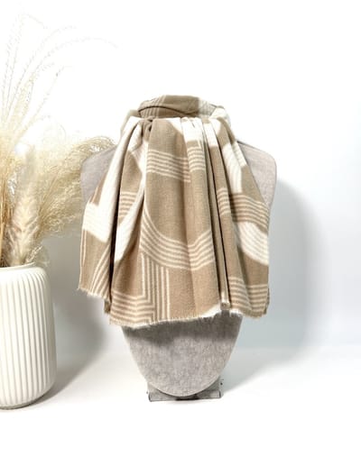 Lange warme dames sjaal Sira-fantasiemotief-camel wit beige-wintersjaal