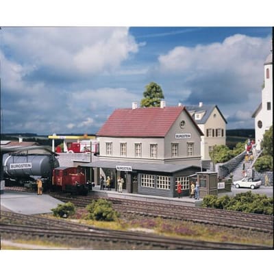 Piko H0 61820 H0 Station Burgstein