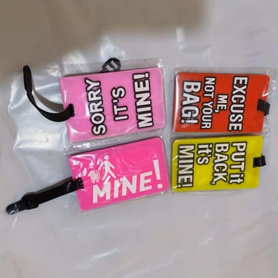 Lot de 4 étiquettes de bagages en plastique souple en PVC respectueux de l'environnement, carte d'embarquement en trois dimensions, lanière pour bagages et voyage 4pcs black