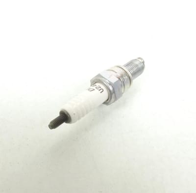 Bougie d'allumage DENSO U24EPR-N9 pour moto Suzuki 650 SV 09482-00659 Neuf