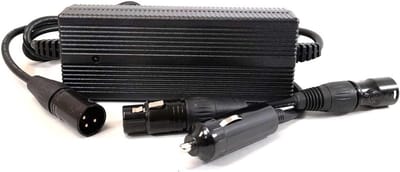 DC-DC Autolader - Acculader Camper - Batterij Opladen - Compact Ontwerp - 147x60x38mm