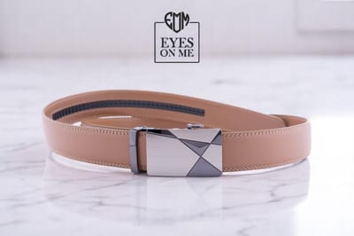 Lichtbruine lederen riem zonder gaatjes met automatische gesp voor heren ( Model B002 )