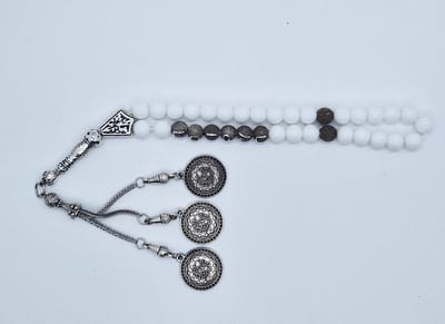 Handgemaakte naam tasbih 33 Kralen Natuursteen “Witte agaat” - met metaal tassel “Masha' allah"- Met je naam of de naam van uw geliefde- 8 mm diameter van de korrel