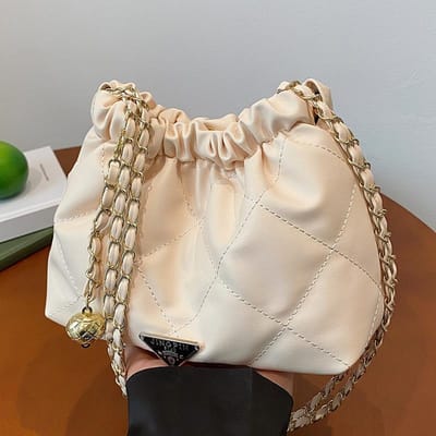 Ketting Emmer Tas Nieuwe Modieuze en Veelzijdige Crossbody Tas voor Dames Ins High-end Schouderketting Tas beige