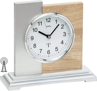 Moderne Tafelklok met Radio en Aluminium Bekleding - Zilveren Houtlook