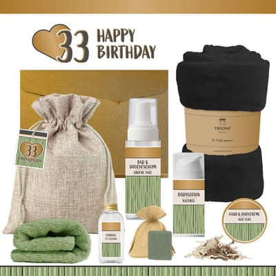Geschenkset “33 Happy Birthday” - 8 producten - 1140 gram - Triomf Cosmetica | Luxe wellness Cadeaubox voor haar Giftset Feestje Verjaardag Drieëndertig jaar Cadeau Pakket Gefeliciteerd Verjaardagscadeau Thirty-three Years Hartje Goud Groen Zwart
