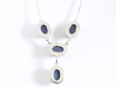 Bewerkte zilveren ketting met lapis lazuli