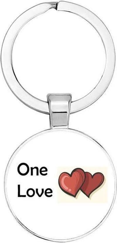 Akyol - ‘One love’ Sleutelhanger - Vriendschap - Liefde - Vrienden - Leuk cadeau om te geven - 2,5 x 2,5 CM