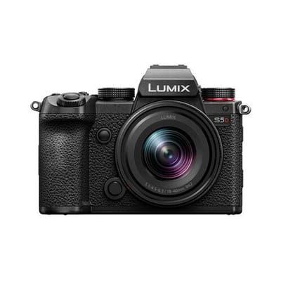 Panasonic Lumix DC-S5D + S 18-40mm f/4.5-6.3